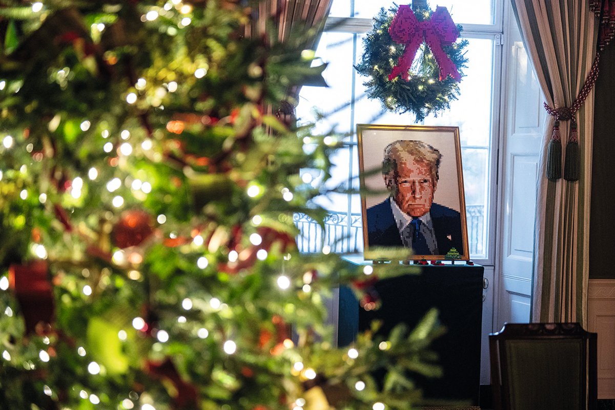 Nothing says Christmas like a Lego-style portrait of President Donald Trump Photo: Tom Williams/CQ Roll Call/Sipa US/Alamy Live News